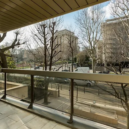 Tour Eiffel Trocadero - Smartrenting Paris